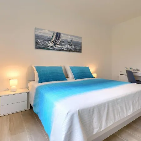 Lea By Interhome Holiday home Sisan